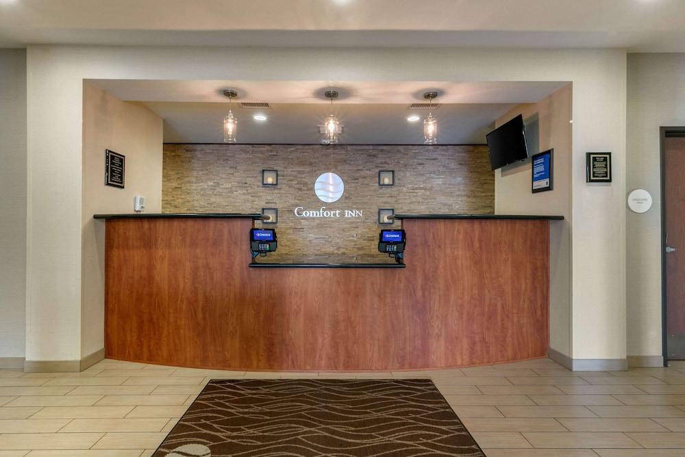 Comfort Inn & Suites Marion I-57 Bagian luar foto