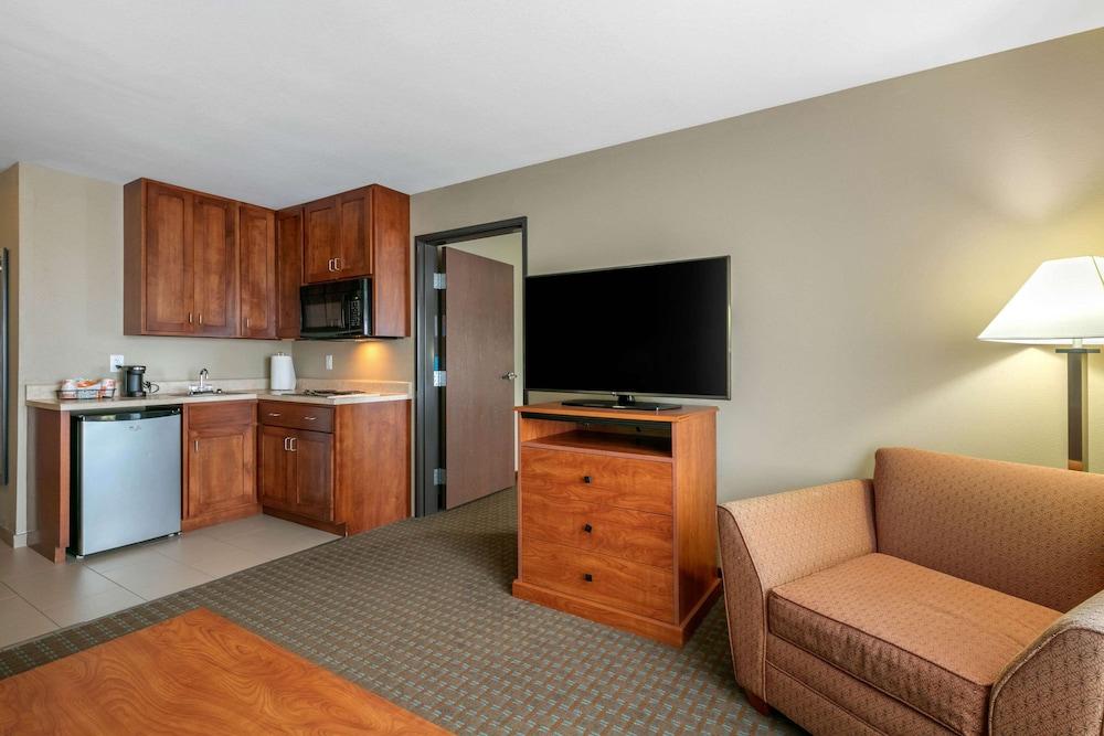 Comfort Inn & Suites Marion I-57 Bagian luar foto