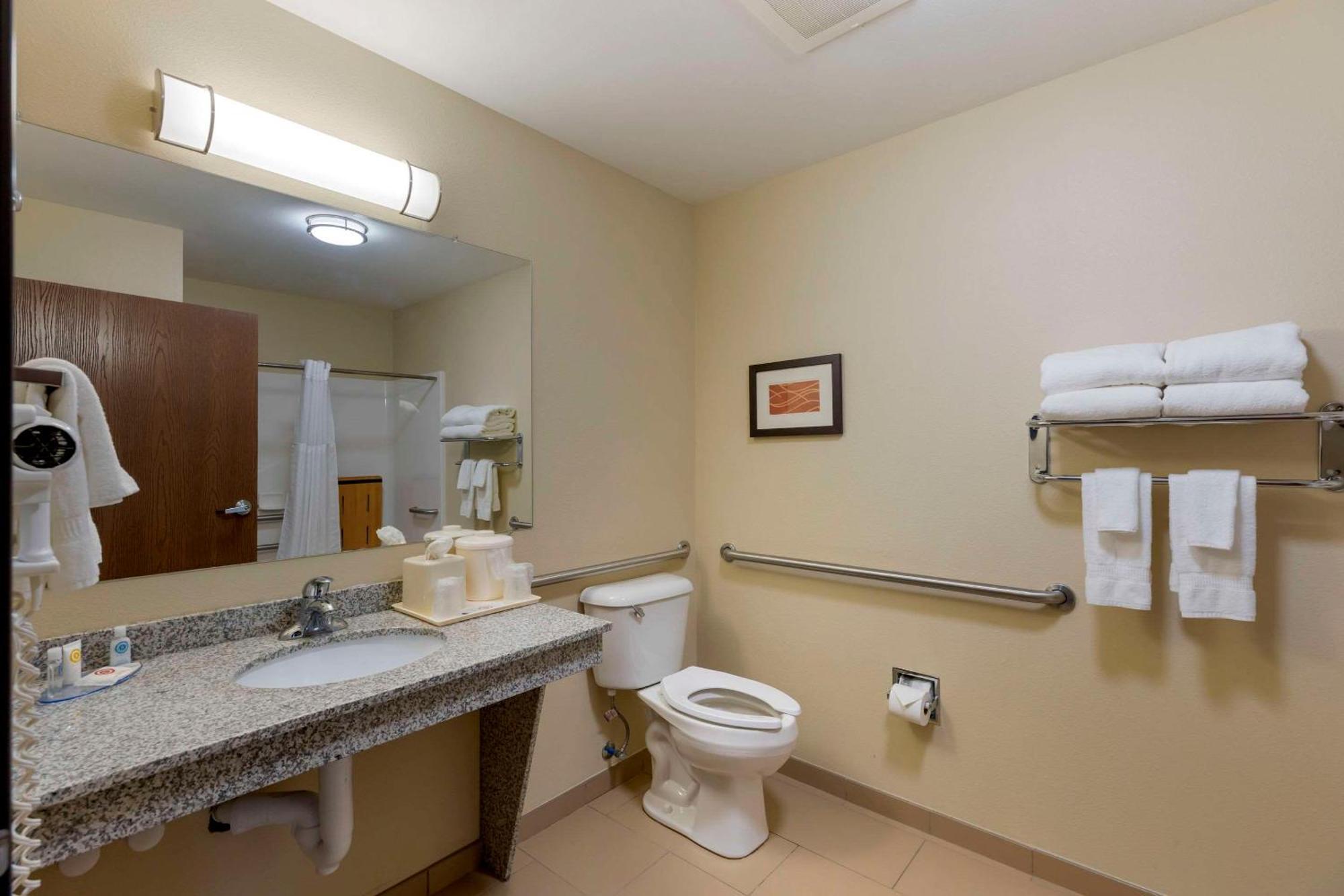 Comfort Inn & Suites Marion I-57 Bagian luar foto