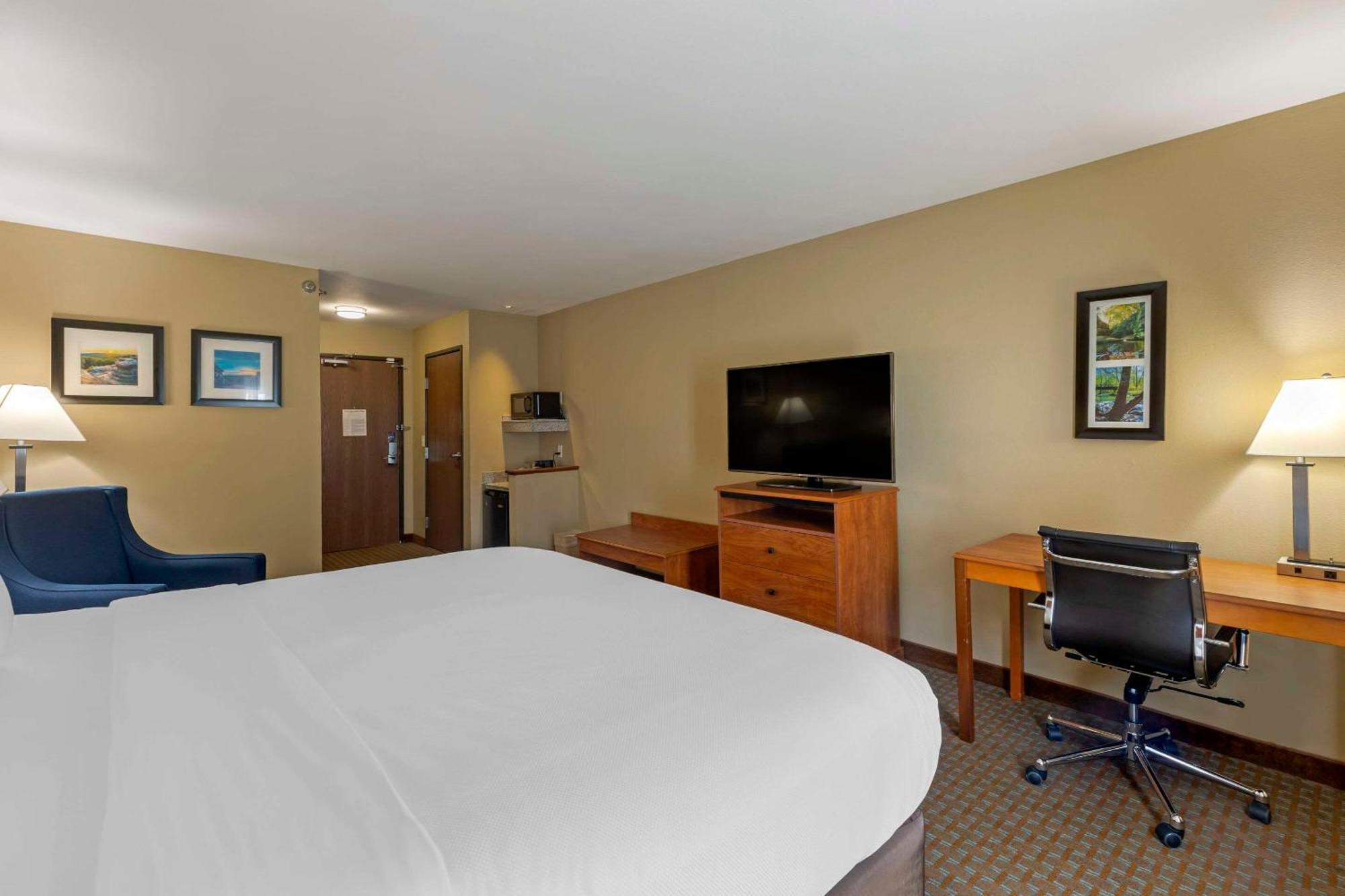 Comfort Inn & Suites Marion I-57 Bagian luar foto