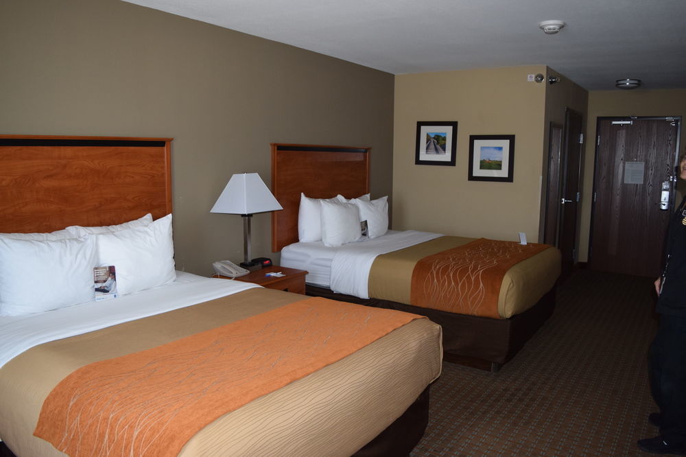 Comfort Inn & Suites Marion I-57 Bagian luar foto